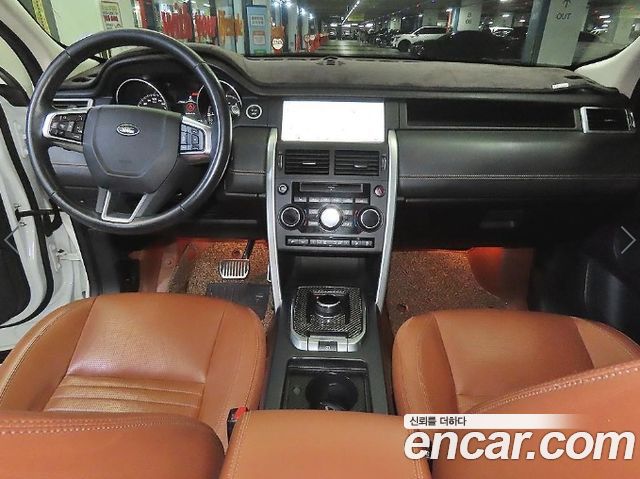 Land Rover Discovery Sport 2017 — photo 10