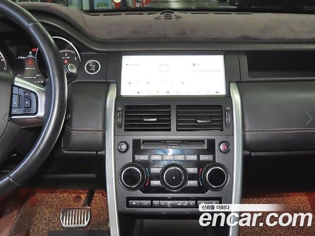 Land Rover Discovery Sport 2017 — photo 11