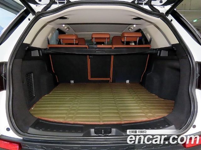 Land Rover Discovery Sport 2017 — photo 17
