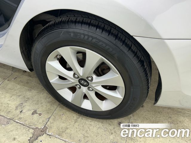 Hyundai Accent 2016 — photo 19