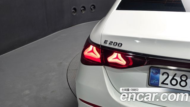 Mercedes-Benz E-Class 2026 — photo 9