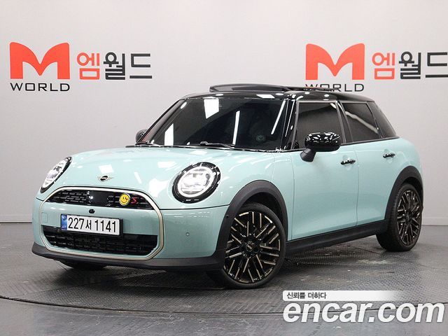 Mini Cooper 2025 — photo 1