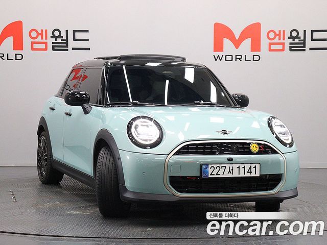 Mini Cooper 2025 — photo 2