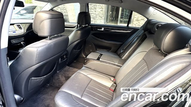 Hyundai Genesis 2013 — photo 11