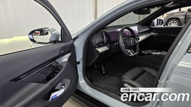 BMW 5-Series 2026 — photo 13