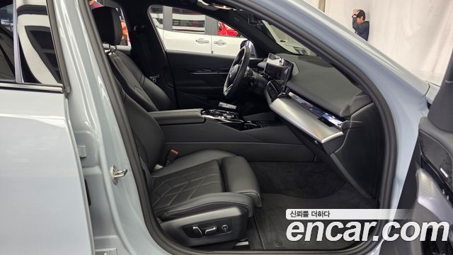 BMW 5-Series 2026 — photo 18