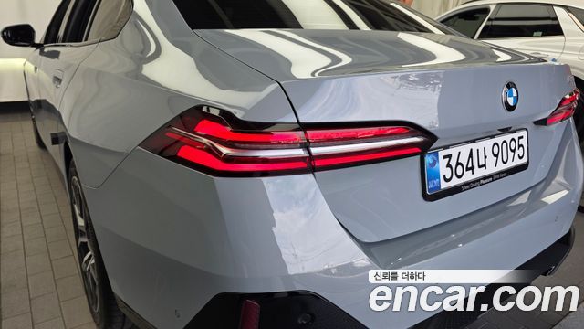 BMW 5-Series 2026 — photo 9