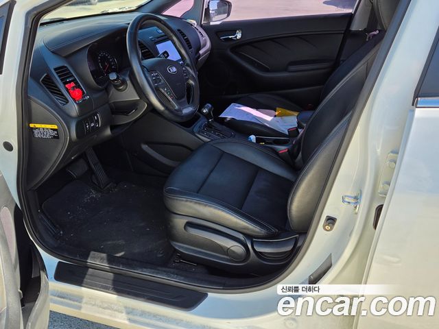 Kia K3 2015 — photo 5
