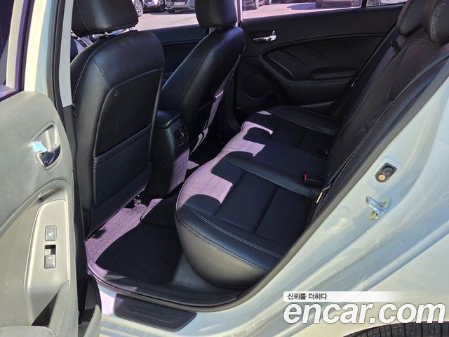 Kia K3 2015 — photo 6