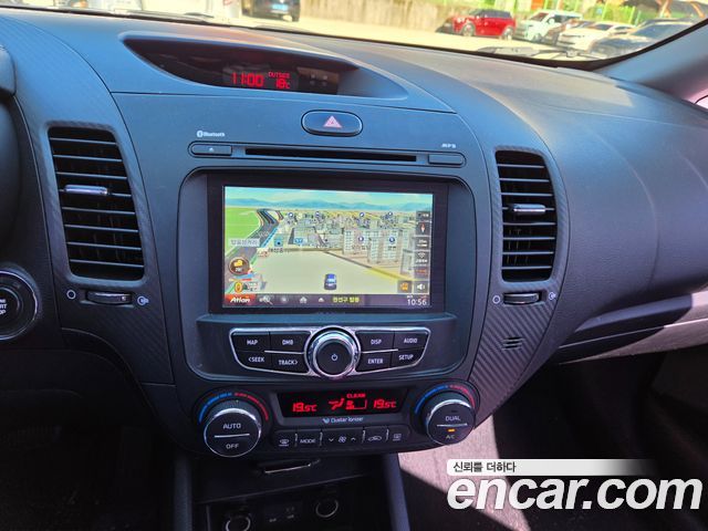 Kia K3 2015 — photo 12