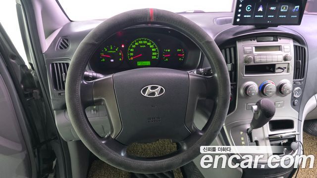 Hyundai Starex 2011 — photo 13