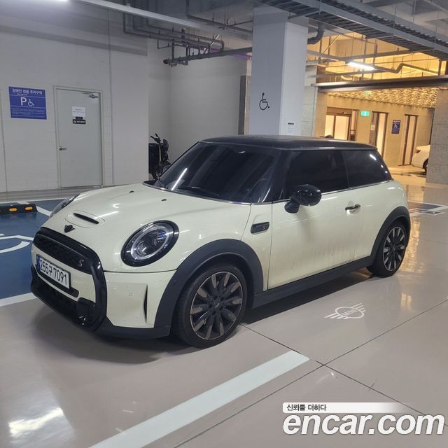 Mini Cooper 2023 — photo 2