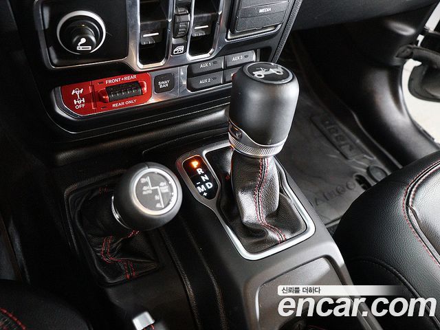 Jeep Wrangler 2019 — photo 10