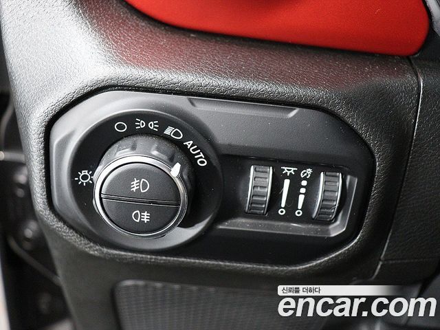Jeep Wrangler 2019 — photo 12