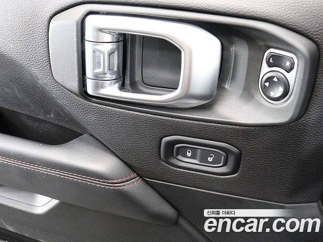 Jeep Wrangler 2019 — photo 13
