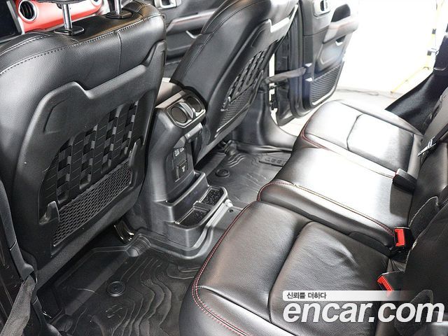 Jeep Wrangler 2019 — photo 17