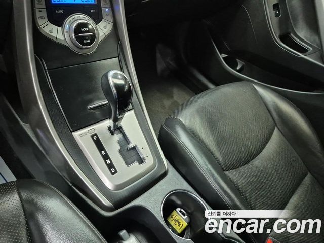 Hyundai AVANTE 2014 — photo 10