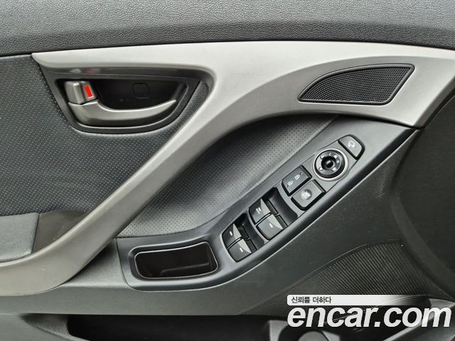 Hyundai AVANTE 2014 — photo 17
