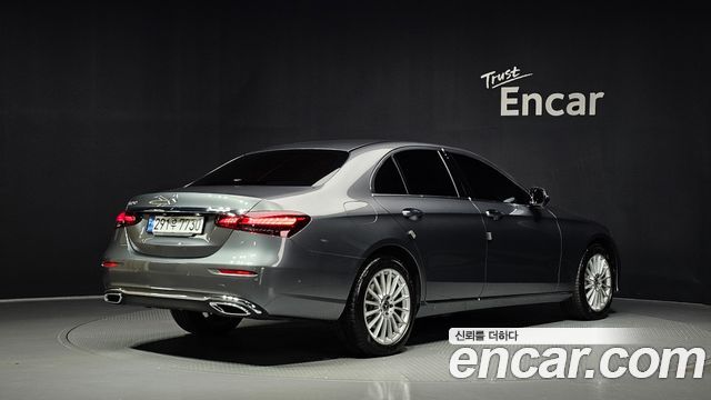 Mercedes-Benz E-Class 2022 — photo 2