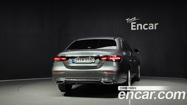 Mercedes-Benz E-Class 2022 — photo 4