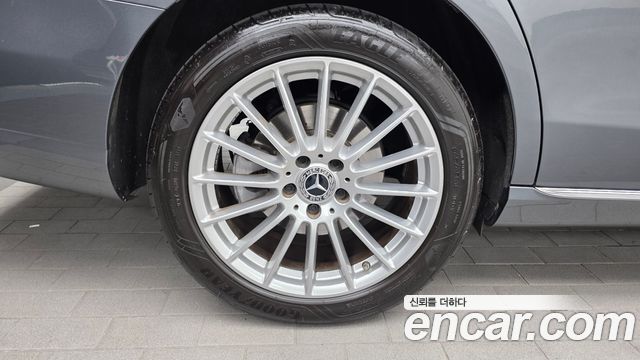 Mercedes-Benz E-Class 2022 — photo 5