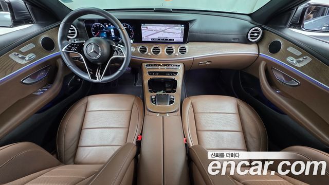 Mercedes-Benz E-Class 2022 — photo 10
