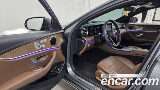 Mercedes-Benz E-Class 2022 — photo 13