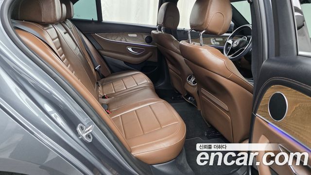 Mercedes-Benz E-Class 2022 — photo 17