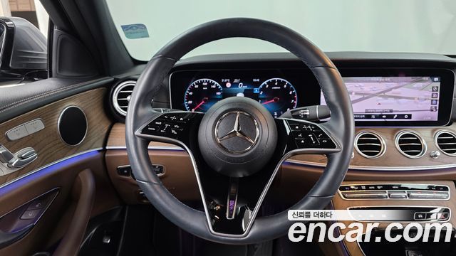 Mercedes-Benz E-Class 2022 — photo 18