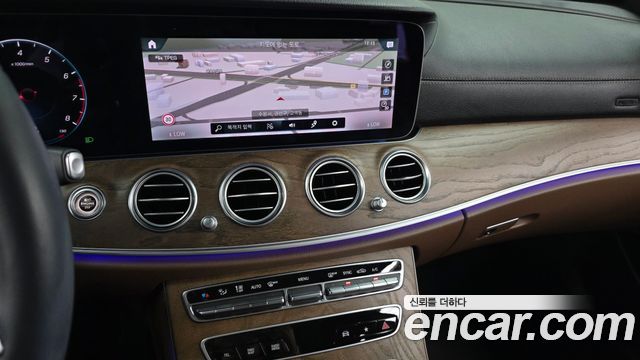 Mercedes-Benz E-Class 2022 — photo 19