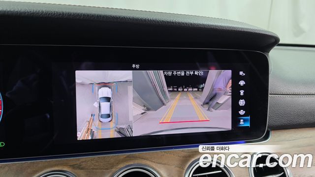 Mercedes-Benz E-Class 2022 — photo 20