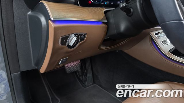 Mercedes-Benz E-Class 2022 — photo 23