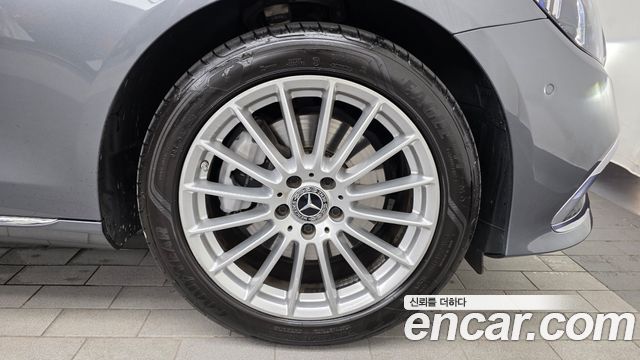 Mercedes-Benz E-Class 2022 — photo 7