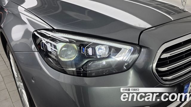 Mercedes-Benz E-Class 2022 — photo 8