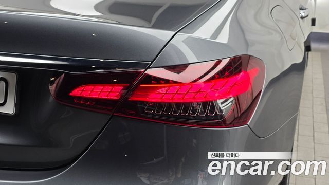 Mercedes-Benz E-Class 2022 — photo 9