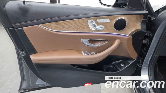 Mercedes-Benz E-Class 2022 — photo 14