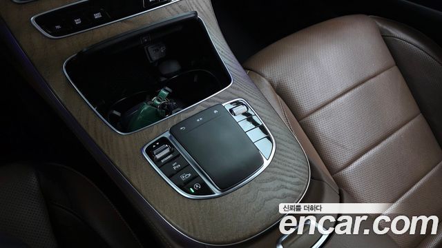 Mercedes-Benz E-Class 2022 — photo 32