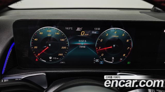 Mercedes-Benz GLB-Class 2021 — photo 11