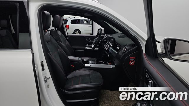 Mercedes-Benz GLB-Class 2021 — photo 13