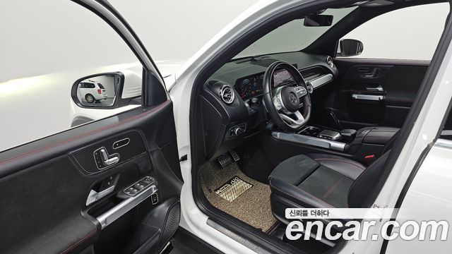 Mercedes-Benz GLB-Class 2021 — photo 17