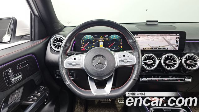 Mercedes-Benz GLB-Class 2021 — photo 18