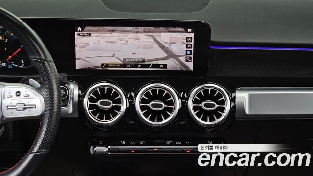 Mercedes-Benz GLB-Class 2021 — photo 19