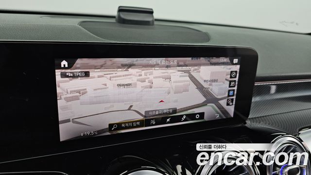 Mercedes-Benz GLB-Class 2021 — photo 20