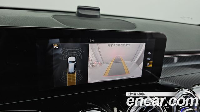 Mercedes-Benz GLB-Class 2021 — photo 21