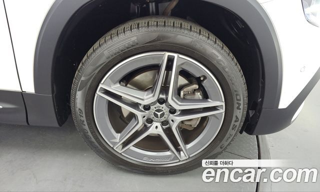 Mercedes-Benz GLB-Class 2021 — photo 7