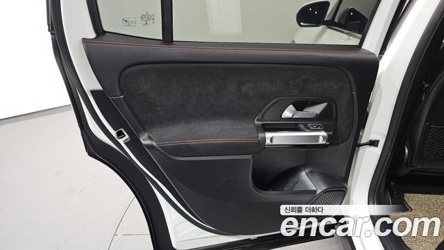 Mercedes-Benz GLB-Class 2021 — photo 15