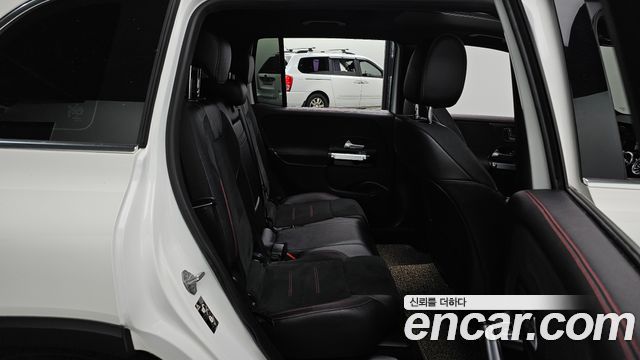Mercedes-Benz GLB-Class 2021 — photo 16