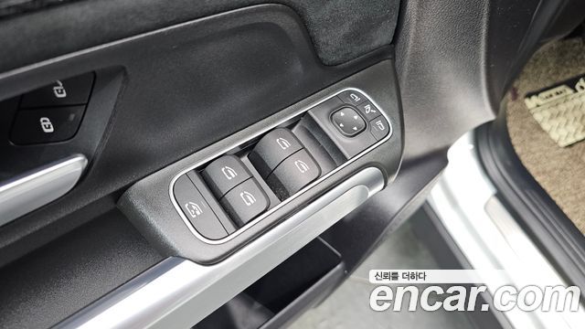Mercedes-Benz GLB-Class 2021 — photo 27