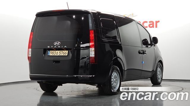 Hyundai Staria 2022 — photo 2