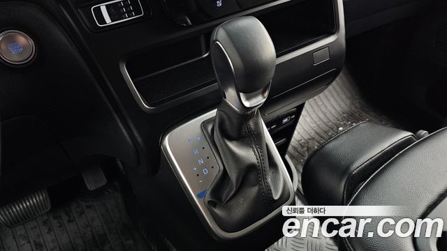 Hyundai Staria 2022 — photo 12